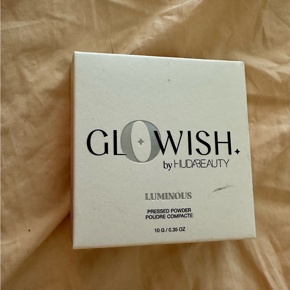 GloWish Luminous Pressed Powder Light Medium 04 NEW - Picture 3 of 10